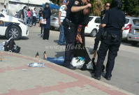 بالصور: الشرطة تعتدي على سيدة عربية وابنتها في مدينة الرملة 